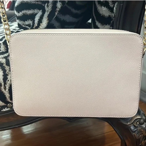 LIKE NEW!!! Michael Kors Crossbody used maybe 3 times - Pristine Condition! - Picture 2 of 8